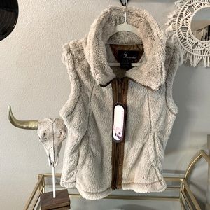 NWT i5 Apparel Sherpa Vest, so cozy! women’s size large